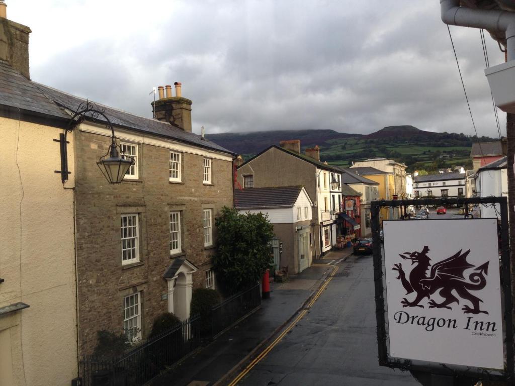 Dragon Inn Крикоуел Екстериор снимка